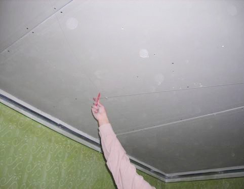 Рисование круга на гипсокартоне с помощью нитки