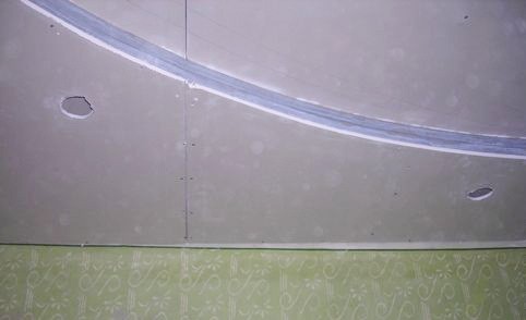 Прорезка отверстий для светильников в гипсокартоне